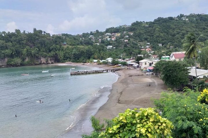 Verken de hoogtepunten van St. Lucia, waaronder markten, watervallen en iconische Pitons tijdens een begeleide tour, foto 10 | wizardtrip