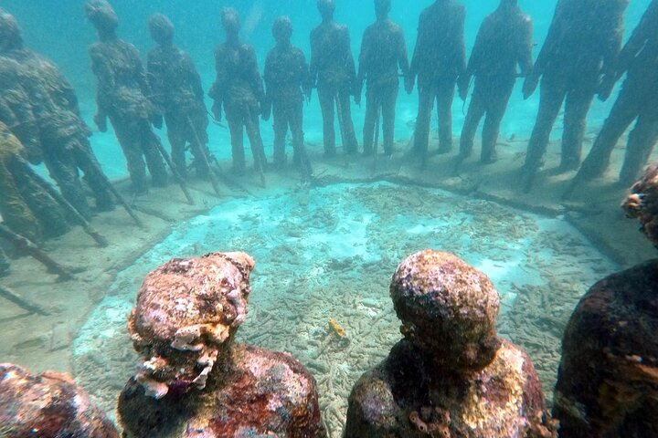 Profitez d'une visite guidée en plongée avec tuba des sculptures sous-marines uniques de Grenade et de ses récifs coralliens vibrants, photo 10 | wizardtrip