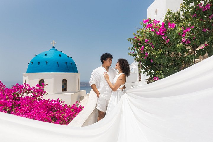 Exklusiv Flying Dress-fotograferingsupplevelse på Santorini, med ikoniska platser och professionell fotografering, foto 46 | wizardtrip