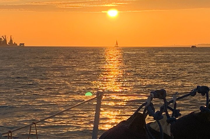 Genießen Sie eine Sonnenuntergangs-Segeltour auf dem Tejo in Lissabon mit Wein, Foto 7 | wizardtrip