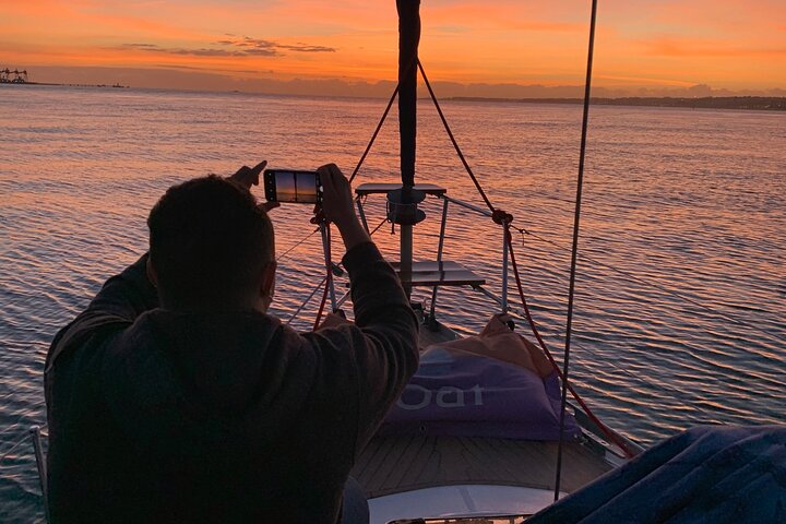 Genießen Sie eine Sonnenuntergangs-Segeltour auf dem Tejo in Lissabon mit Wein, Foto 8 | wizardtrip