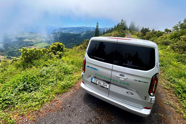 Tour em pequeno grupo explorando as cascatas escondidas, miradouros e paisagens verdejantes de São Miguel em Nordeste, Portugal, foto 8 | wizardtrip
