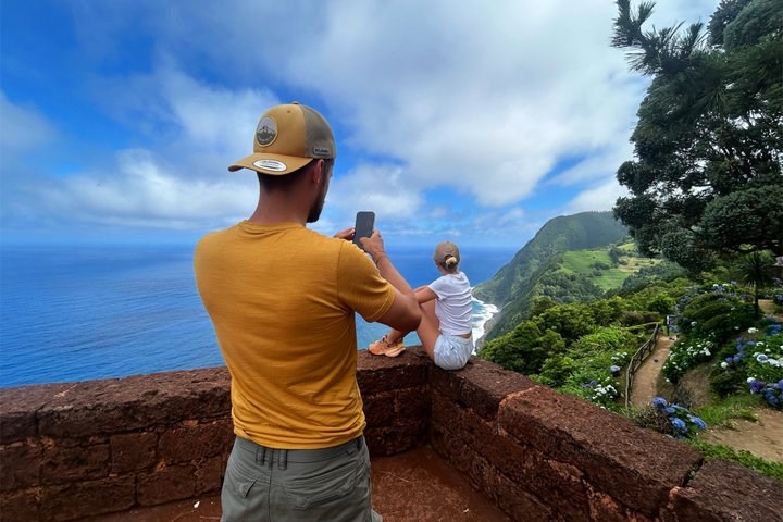 Tour em pequeno grupo explorando as cascatas escondidas, miradouros e paisagens verdejantes de São Miguel em Nordeste, Portugal, foto 11 | wizardtrip