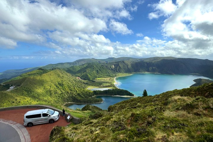São Miguel West Van Tour: Sete Cidades & Lagoa do Fogo + Almoço | wizardtrip
