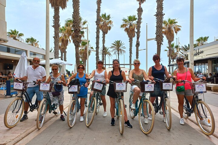 Eine malerische Radtour durch Valencias historische Straßen und entlang des Turia-Flussbetts zum Strand, Foto 6 | wizardtrip