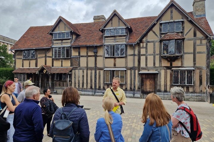Visite guidée à pied explorant la maison natale de Shakespeare et les sites historiques de Stratford-upon-Avon, photo 18 | wizardtrip
