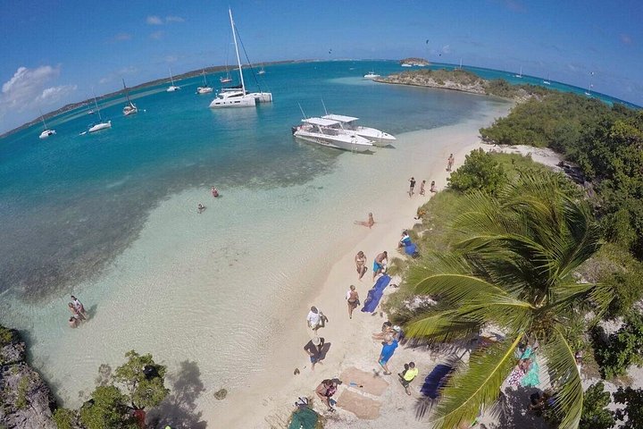 Tour en vedette autour d'Antigua, visitant Stingray City, Nelson's Dockyard et des plages isolées, photo 19 | wizardtrip