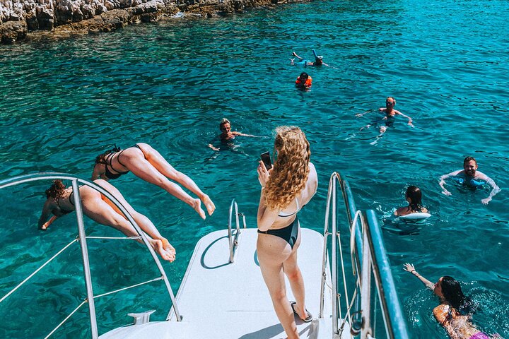 スプリット発フヴァル島＆パクレニ諸島カタマランクルーズ（スイム＆船上ダイニング付）、写真14 | wizardtrip
