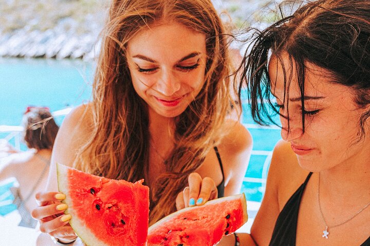 スプリット発フヴァル島＆パクレニ諸島カタマランクルーズ（スイム＆船上ダイニング付）、写真16 | wizardtrip
