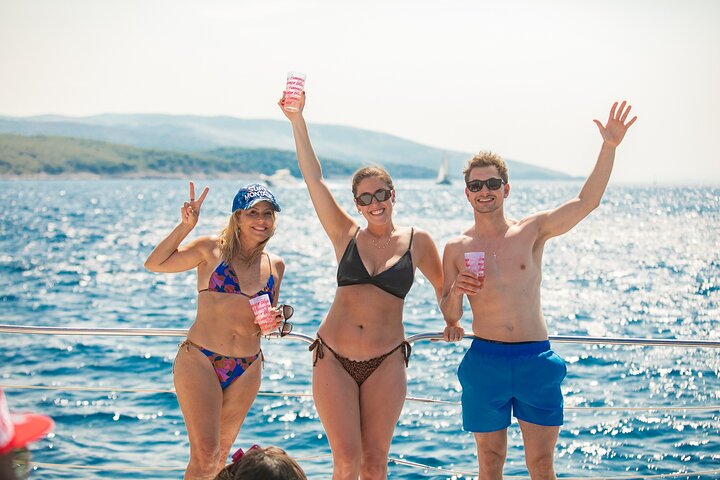 スプリット発フヴァル島＆パクレニ諸島カタマランクルーズ（スイム＆船上ダイニング付）、写真18 | wizardtrip