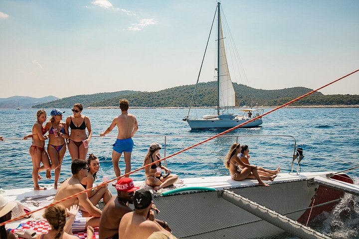 スプリット発フヴァル島＆パクレニ諸島カタマランクルーズ（スイム＆船上ダイニング付）、写真19 | wizardtrip