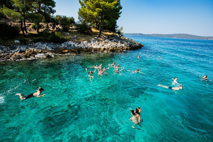 スプリット発フヴァル島＆パクレニ諸島カタマランクルーズ（スイム＆船上ダイニング付）、写真20 | wizardtrip