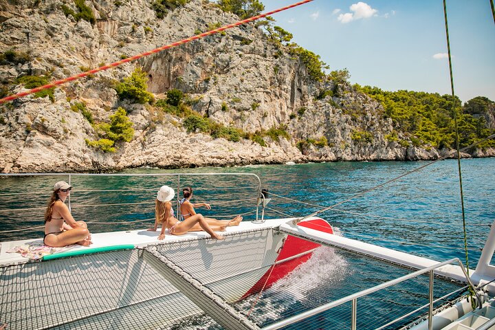 スプリット発フヴァル島＆パクレニ諸島カタマランクルーズ（スイム＆船上ダイニング付）、写真21 | wizardtrip