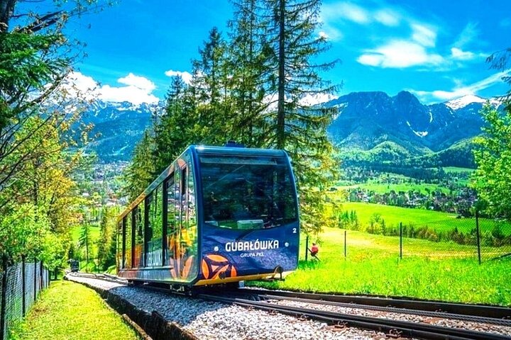 Naturskøn udsigt over Zakopane, Tatra-bjergene og traditionel polsk arkitektur, foto 9 | wizardtrip