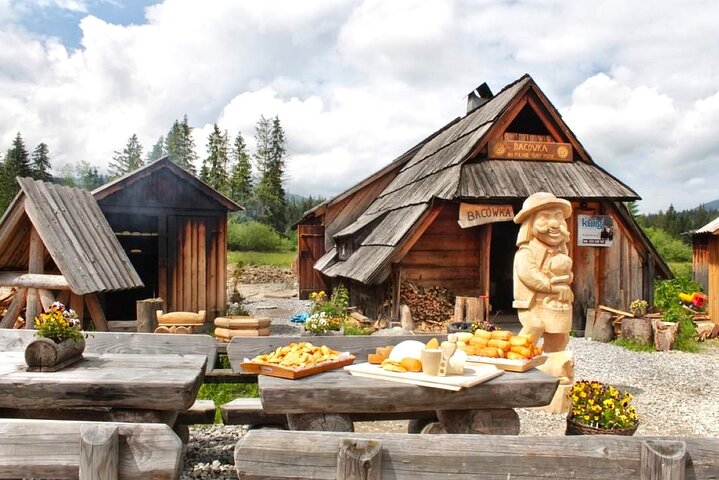 Naturskøn udsigt over Zakopane, Tatra-bjergene og traditionel polsk arkitektur, foto 14 | wizardtrip