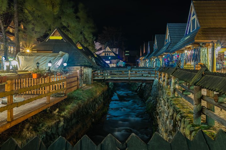 Naturskøn udsigt over Zakopane, Tatra-bjergene og traditionel polsk arkitektur, foto 15 | wizardtrip