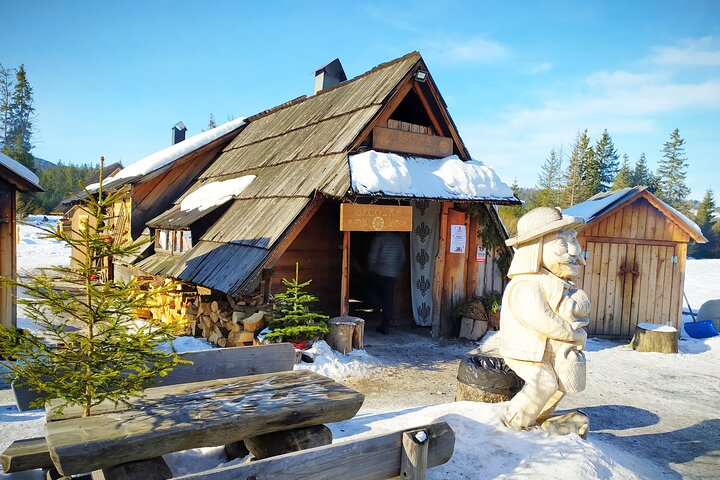 Naturskøn udsigt over Zakopane, Tatra-bjergene og traditionel polsk arkitektur, foto 25 | wizardtrip