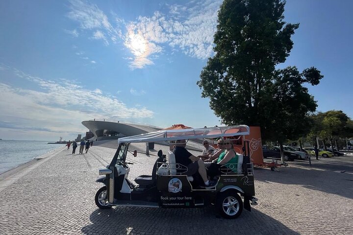 Privat tuk-tuk-tur, der udforsker Lissabons historiske gader, udsigtspunkter og vartegn, foto 23 | wizardtrip