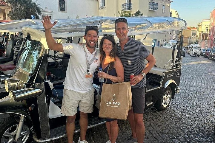 Privat tuk-tuk-tur, der udforsker Lissabons historiske gader, udsigtspunkter og vartegn, foto 34 | wizardtrip