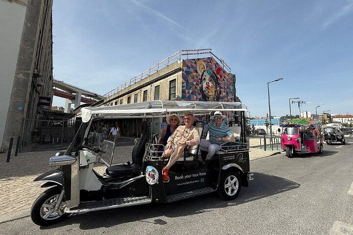 Privat tuk-tuk-tur, der udforsker Lissabons historiske gader, udsigtspunkter og vartegn, foto 40 | wizardtrip