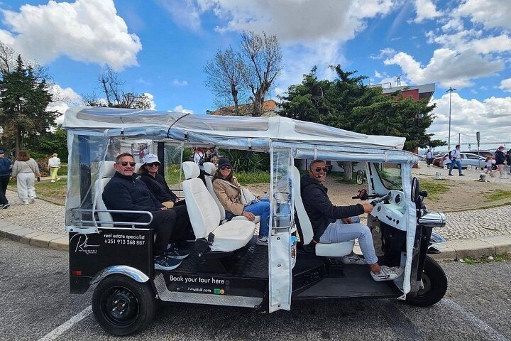 Privat tuk-tuk-tur, der udforsker Lissabons historiske gader, udsigtspunkter og vartegn, foto 43 | wizardtrip