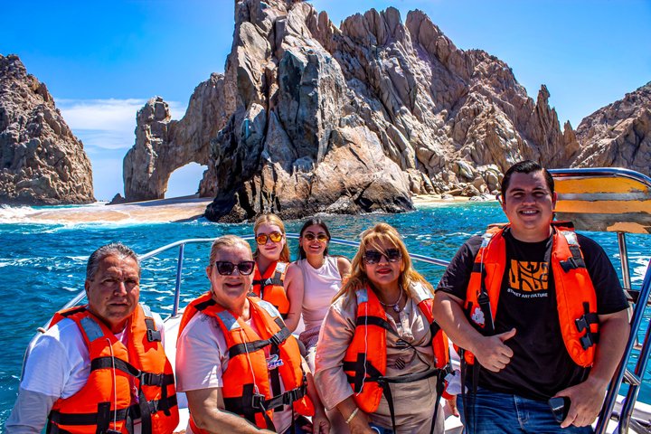 Tour Condiviso all'Arco di Cabo San Lucas | wizardtrip