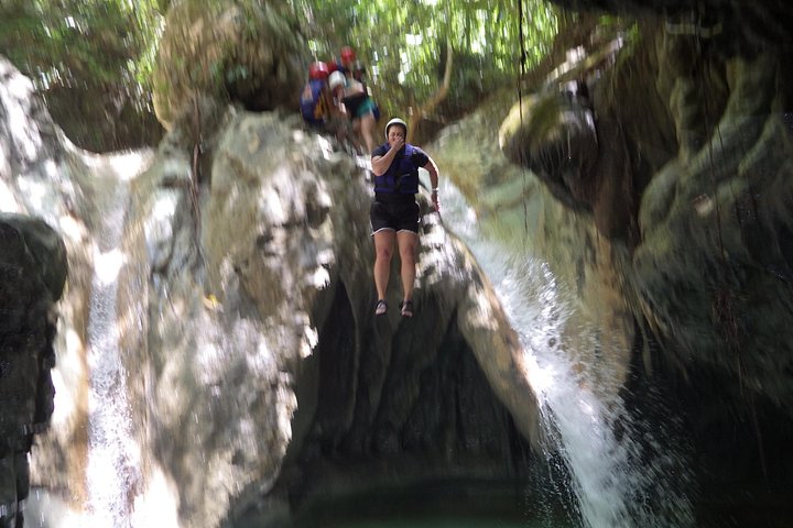 Aventura en las Cascadas Damajagua, Puerto Plata: saltando, deslizándose y en tirolina a través de la belleza natural, foto 2 | wizardtrip