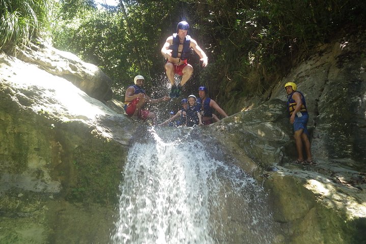 Aventura en las Cascadas Damajagua, Puerto Plata: saltando, deslizándose y en tirolina a través de la belleza natural, foto 3 | wizardtrip