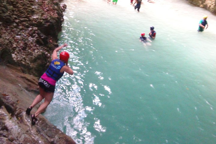 Aventura en las Cascadas Damajagua, Puerto Plata: saltando, deslizándose y en tirolina a través de la belleza natural, foto 4 | wizardtrip