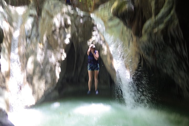 Aventura en las Cascadas Damajagua, Puerto Plata: saltando, deslizándose y en tirolina a través de la belleza natural, foto 5 | wizardtrip