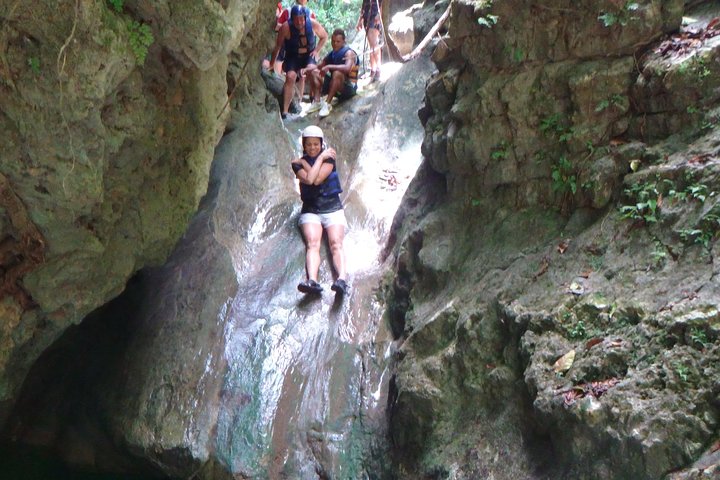 Aventura en las Cascadas Damajagua, Puerto Plata: saltando, deslizándose y en tirolina a través de la belleza natural, foto 6 | wizardtrip