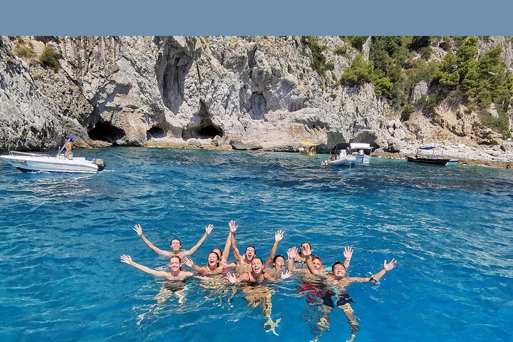 Passeio de barco partilhado para Capri a partir de Sorrento ou Positano, explorando grutas e a ilha, foto 9 | wizardtrip