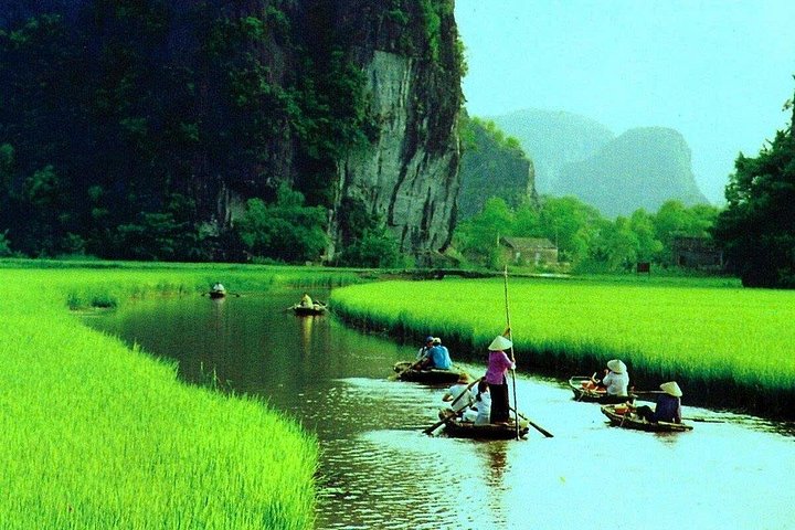Tour di un'intera giornata da Hanoi a Ninh Binh, esplorando templi antichi, paesaggi carsici e valli panoramiche, foto 6 | wizardtrip