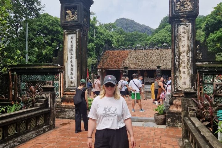 Tour di un'intera giornata da Hanoi a Ninh Binh, esplorando templi antichi, paesaggi carsici e valli panoramiche, foto 9 | wizardtrip