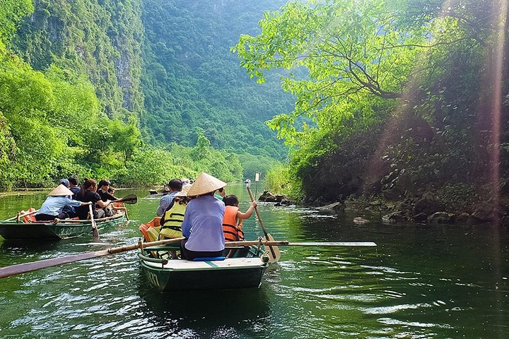 Tour di un'intera giornata da Hanoi a Ninh Binh, esplorando templi antichi, paesaggi carsici e valli panoramiche, foto 12 | wizardtrip