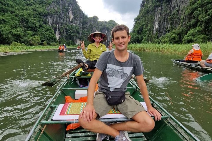 Tour di un'intera giornata da Hanoi a Ninh Binh, esplorando templi antichi, paesaggi carsici e valli panoramiche, foto 15 | wizardtrip