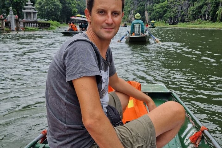 Tour di un'intera giornata da Hanoi a Ninh Binh, esplorando templi antichi, paesaggi carsici e valli panoramiche, foto 16 | wizardtrip