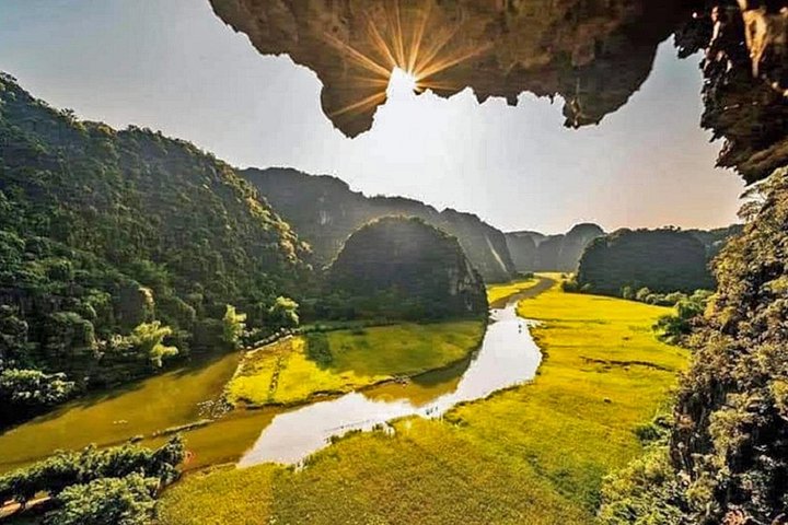 Tour di un'intera giornata da Hanoi a Ninh Binh, esplorando templi antichi, paesaggi carsici e valli panoramiche, foto 26 | wizardtrip