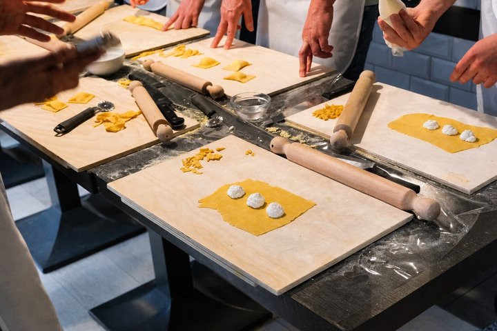 Hands-on pasta and tiramisu making class in Rome with unlimited wine, photo 6 | wizardtrip