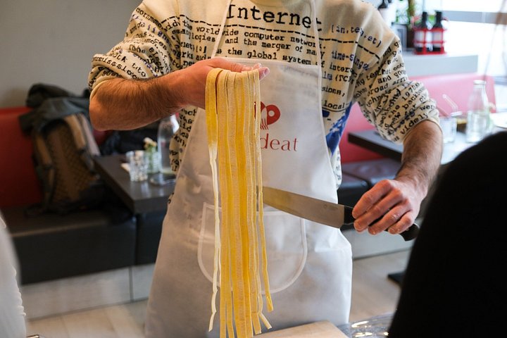 Hands-on pasta and tiramisu making class in Rome with unlimited wine, photo 10 | wizardtrip