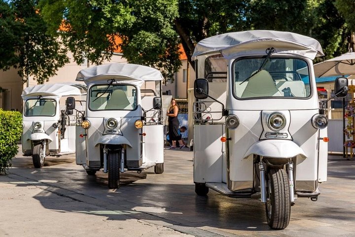 Elektrische tuk-tuk tour langs historische bezienswaardigheden en de kustlijn van Split, inclusief het Paleis van Diocletianus, foto 7 | wizardtrip