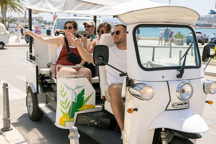 Elektrische tuk-tuk tour langs historische bezienswaardigheden en de kustlijn van Split, inclusief het Paleis van Diocletianus, foto 9 | wizardtrip