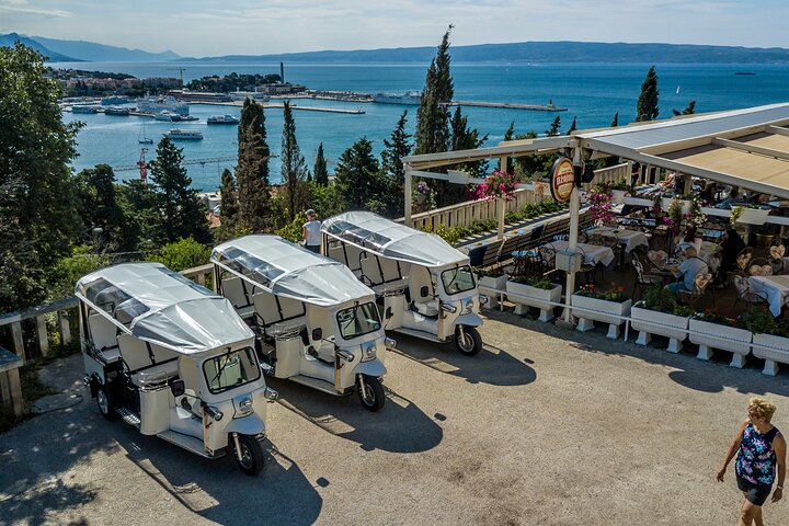 Elektrische tuk-tuk tour langs historische bezienswaardigheden en de kustlijn van Split, inclusief het Paleis van Diocletianus, foto 10 | wizardtrip
