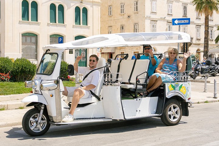 Elektrische tuk-tuk tour langs historische bezienswaardigheden en de kustlijn van Split, inclusief het Paleis van Diocletianus, foto 18 | wizardtrip