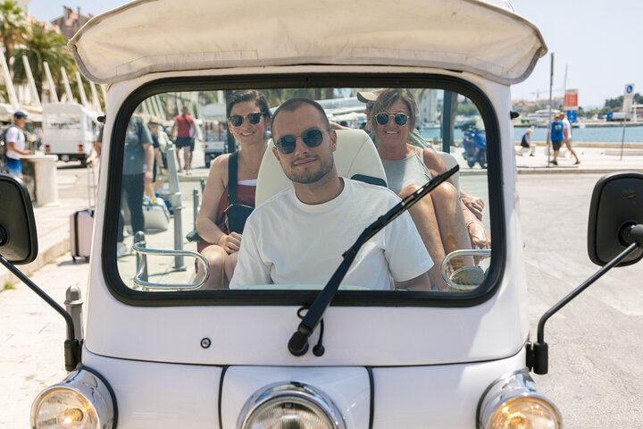 Elektrische tuk-tuk tour langs historische bezienswaardigheden en de kustlijn van Split, inclusief het Paleis van Diocletianus, foto 20 | wizardtrip