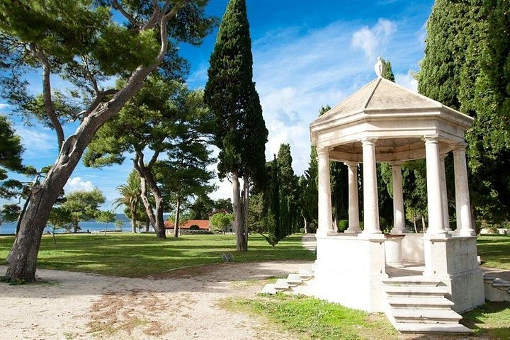 Tour privé en cyclo-pousse électrique explorant les sites historiques et le littoral de Split, photo 12 | wizardtrip