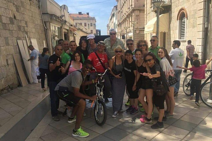 Tour privé en cyclo-pousse électrique explorant les sites historiques et le littoral de Split, photo 13 | wizardtrip
