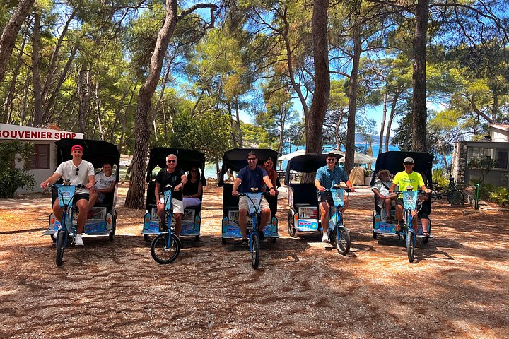 Tour privé en cyclo-pousse électrique explorant les sites historiques et le littoral de Split, photo 14 | wizardtrip