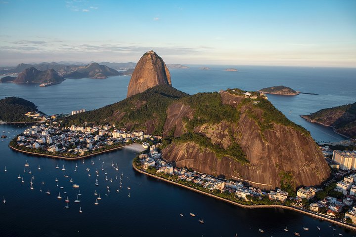 Panoramischer Helikopterflug über Rio de Janeiro, Brasilien, mit Corcovado und Stadt Wahrzeichen, Foto 7 | wizardtrip