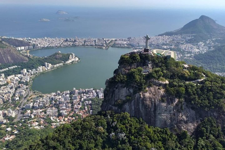 Panoramischer Helikopterflug über Rio de Janeiro, Brasilien, mit Corcovado und Stadt Wahrzeichen, Foto 8 | wizardtrip